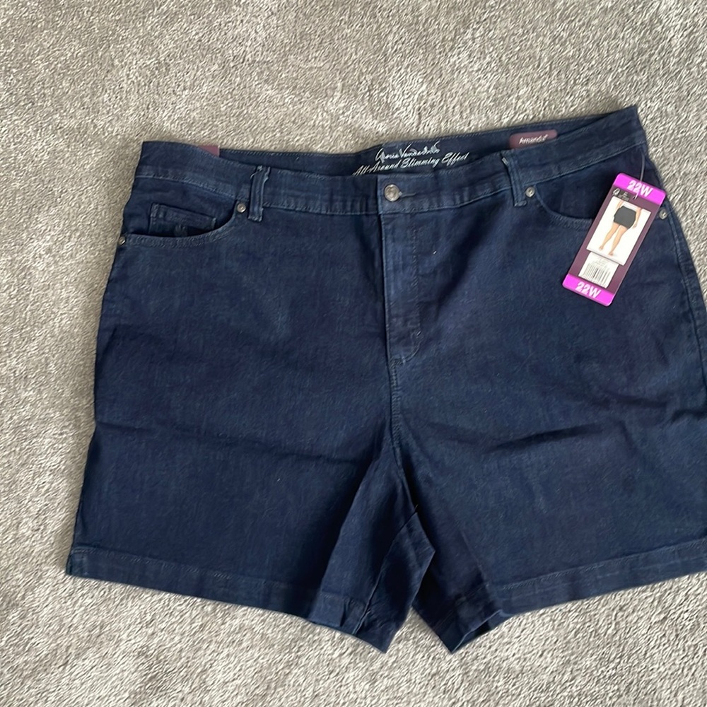 Gloria Vanderbilt, Amanda shorts size 22 brand new